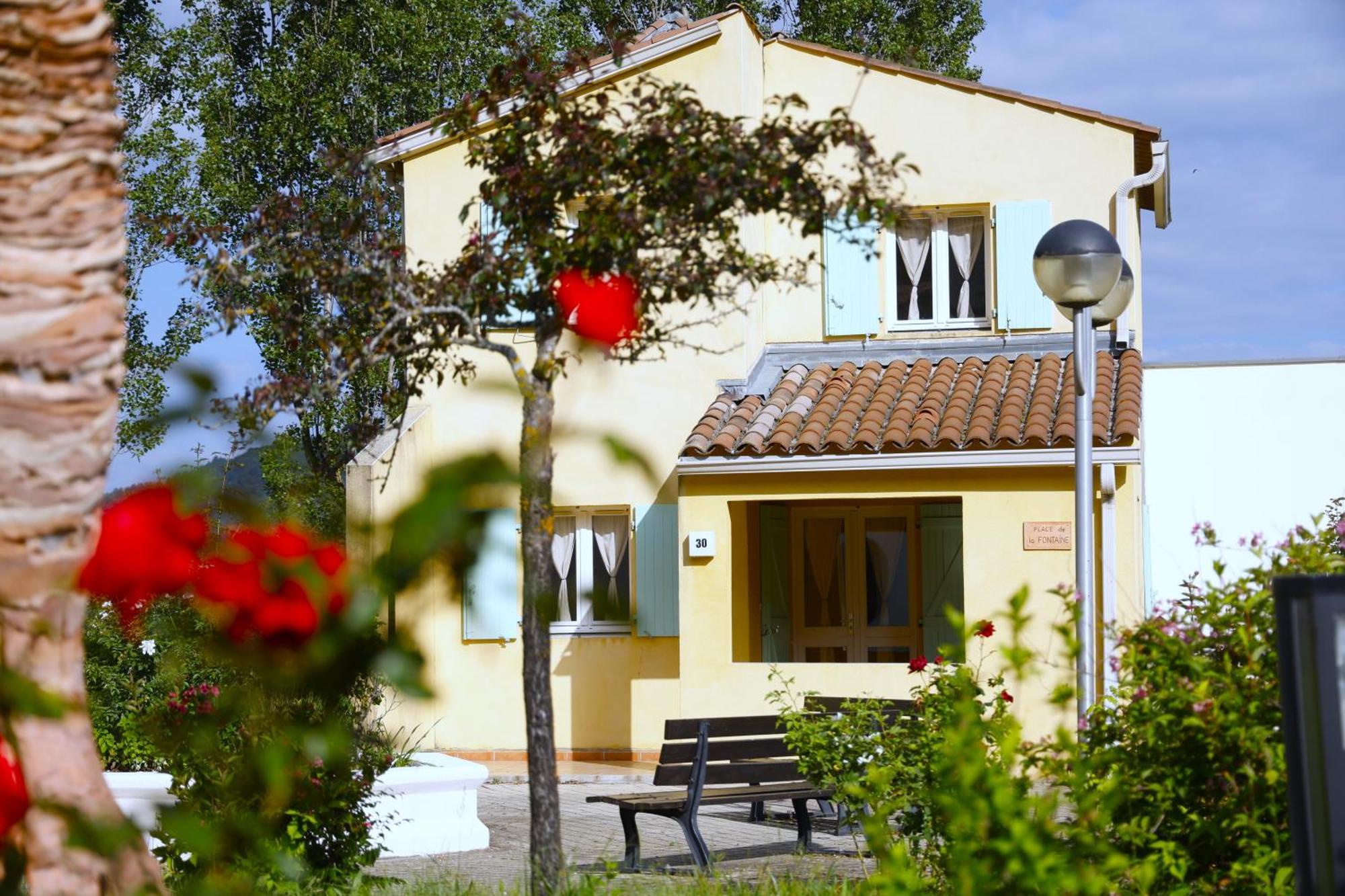 Vacances Leo Lagrange - Le Village Des Lavandes Монбрен-ле-Бен Екстер'єр фото